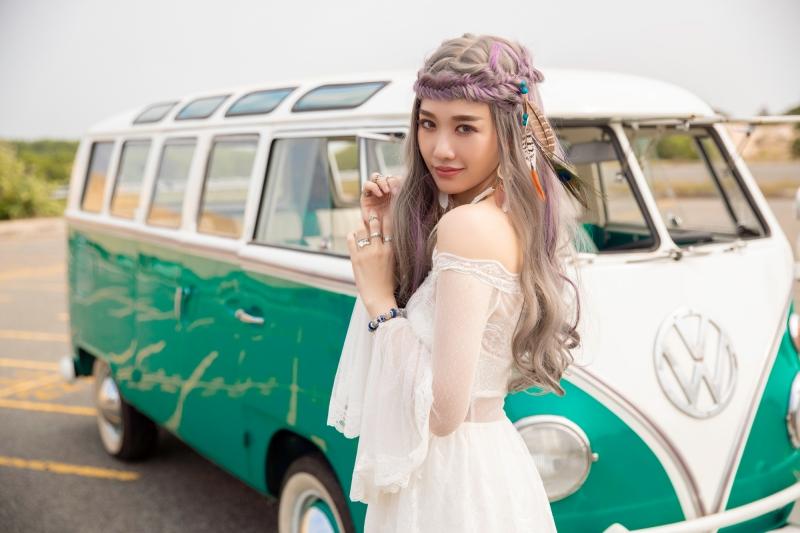 Hari Won hoá cô gái di gan, đầy mộng mị với tạo hình mới lạ-3