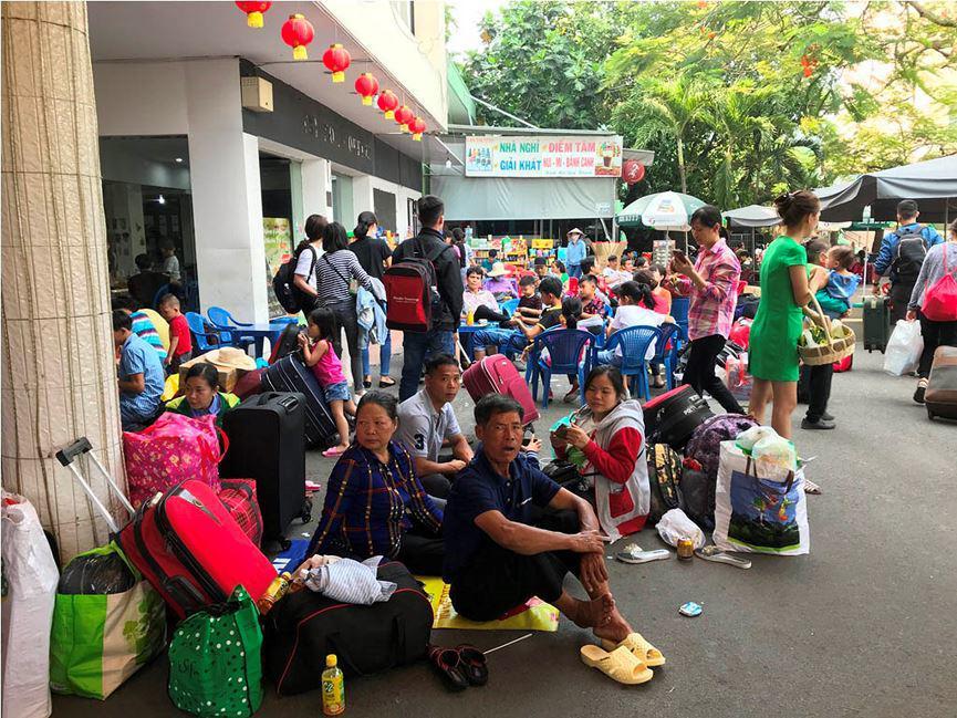 Tàu Bắc Nam trật bánh, hàng trăm hành khách đứng tim, nhiều chuyến tàu Tết xuất phát muộn-4