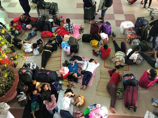 Tàu Bắc Nam trật bánh, hàng trăm hành khách 'đứng tim', nhiều chuyến tàu Tết xuất phát muộn