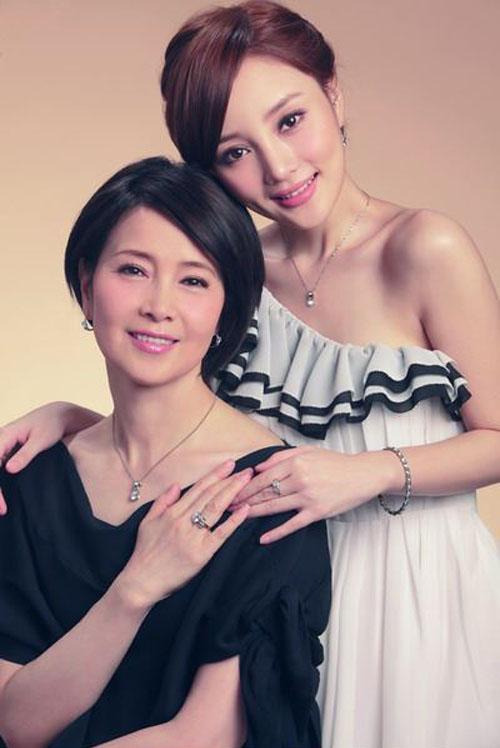 Những bà mẹ trẻ đẹp ăn đứt con gái của mỹ nhân Hoa ngữ-11