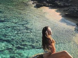Đắm mình dưới làn nước trong vắt tại vùng đảo vắng Italy Đắm mình dưới làn nước trong vắt tại vùng đảo vắng Italy