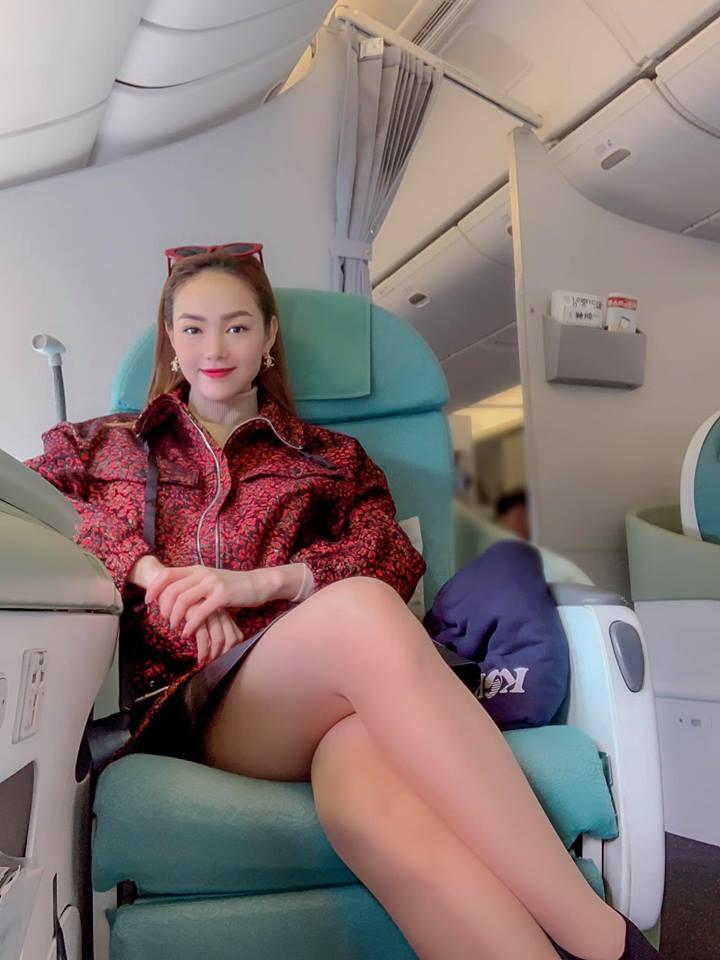 Giữa cái lạnh 4 độ, Minh Hằng vẫn mặc váy siêu ngắn để diễn nét ngầu, chụp ảnh sống ảo-2