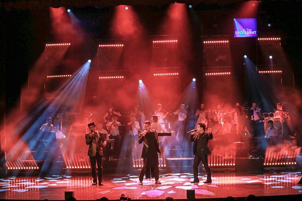 Hồng Nhung diện 3 áo dài rực rỡ bên những giọng nam hàng đầu Tùng Dương - Tấn Minh - Trọng Tấn-4