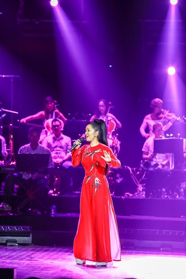 Hồng Nhung diện 3 áo dài rực rỡ bên những giọng nam hàng đầu Tùng Dương - Tấn Minh - Trọng Tấn-9