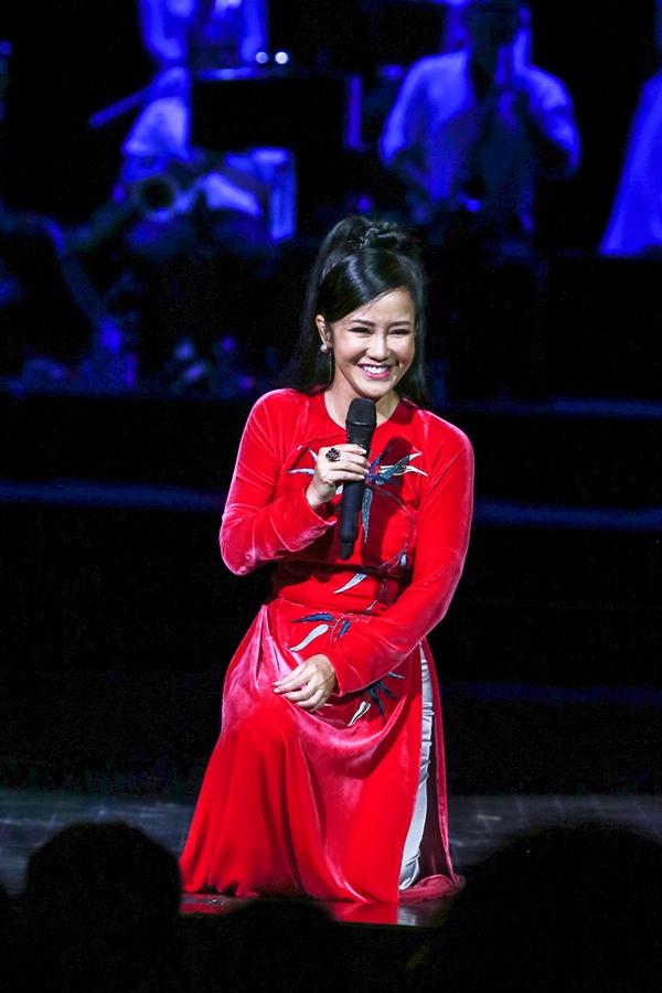 Hồng Nhung diện 3 áo dài rực rỡ bên những giọng nam hàng đầu Tùng Dương - Tấn Minh - Trọng Tấn-10