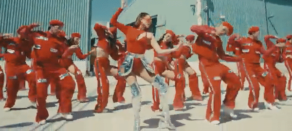 Diện bodysuit khoét hông táo bạo, đố bạn không thót tim khi xem màn vũ đạo cực sung của Tóc Tiên trong MV mới-3