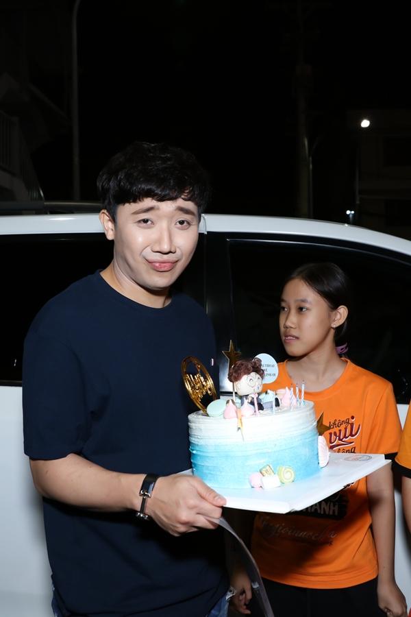 Trấn Thành xúc động khi được fans bí mật tổ chức sinh nhật sớm-5