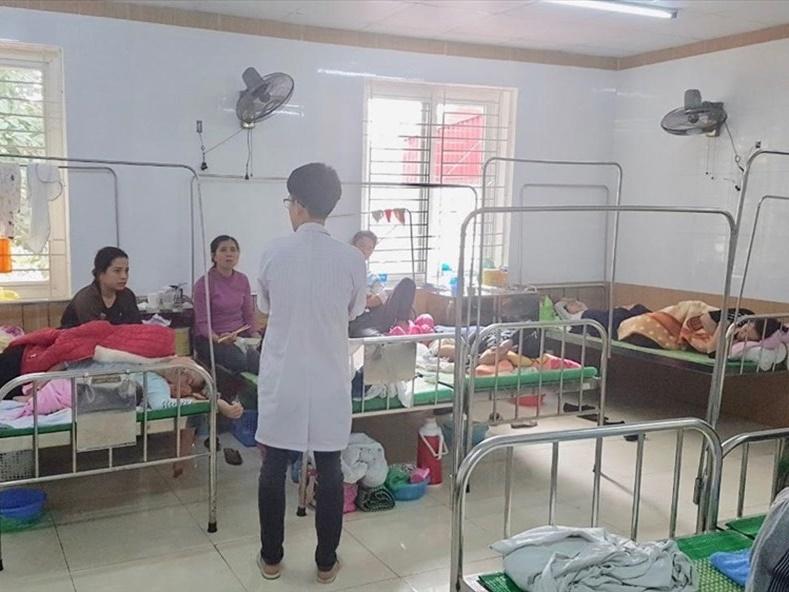 Tiêm vắc xin Combe Five hơn 200 trẻ miền Tây nhập viện theo dõi-2