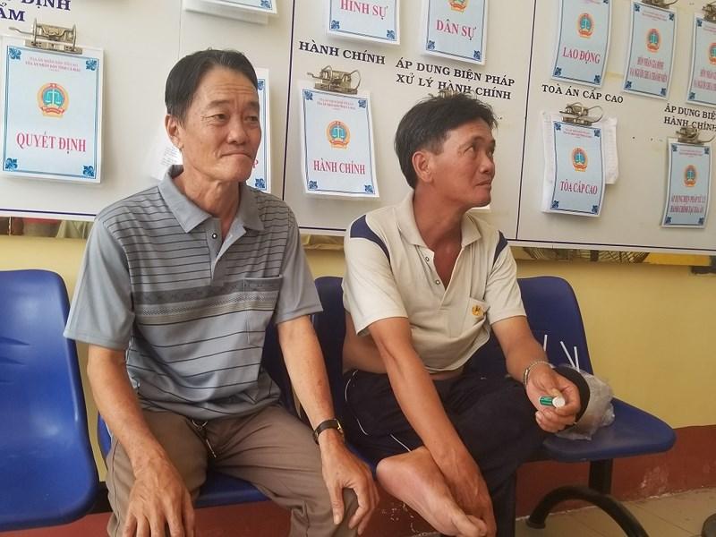 Tòa tuyên chia đôi tờ độc đắc cho anh ve chai và chị công nhân-3