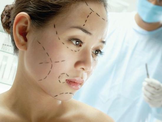 Chồng hết hồn khi sát Tết vợ đi 'trùng tu nhan sắc'