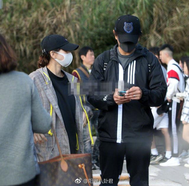 Lưu Thi Thi lộ bụng bầu nặng nề ở tháng thứ 6-2