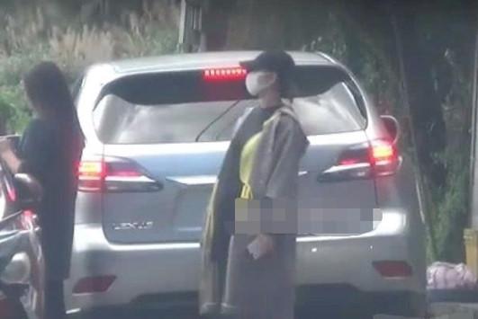 Lưu Thi Thi lộ bụng bầu nặng nề ở tháng thứ 6-3