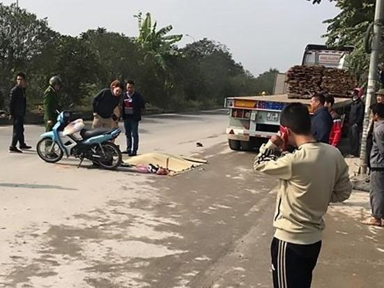 Lật xe, 30 hành khách hoảng loạn-2