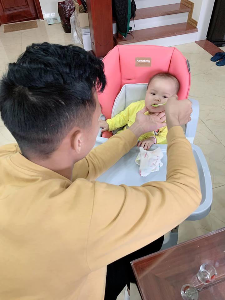 Đảm việc nước giỏi việc nhà như đội trưởng Quế Ngọc Hải, bảo sao bà xã hoa khôi lại yêu đến vậy-3