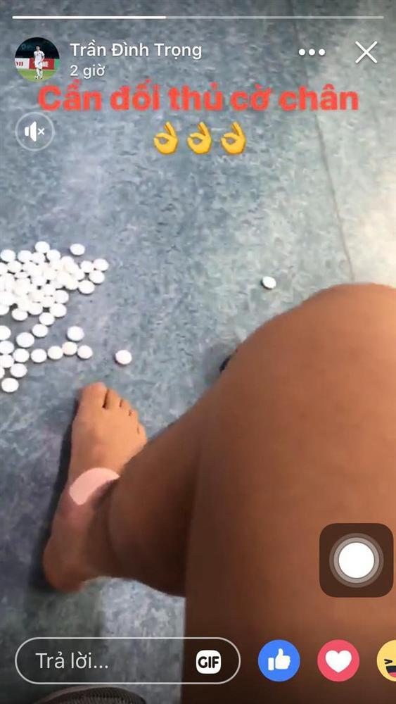 Được fans chăm chút cho từng miếng ăn, Đình Trọng xúc động nhanh chóng đem khoe-2