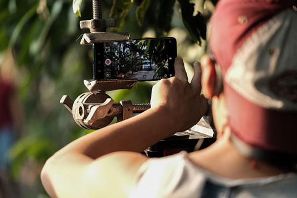 Hậu trường Đem yêu thương về đón Tết quay bằng smartphone Huawei-2