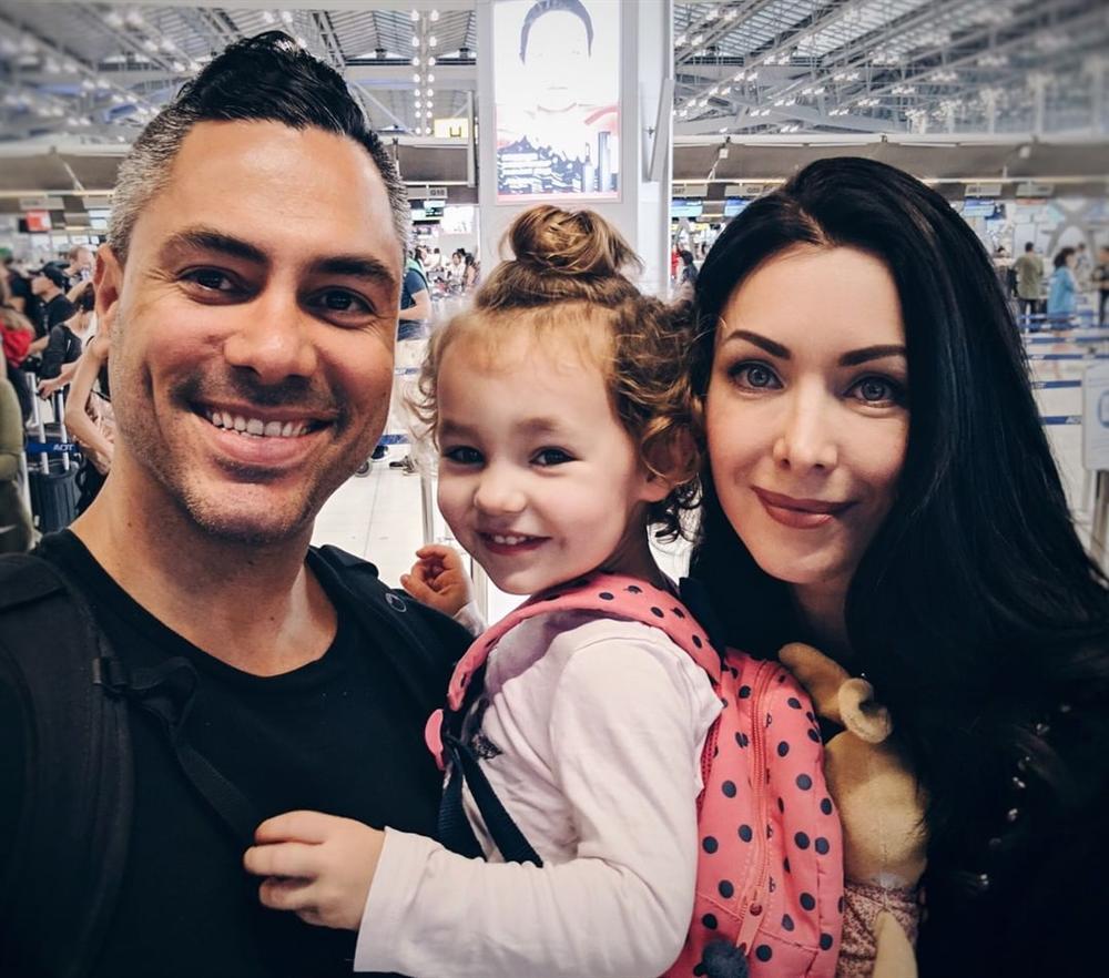 ĐẸP CŨNG PHẢI DO DI TRUYỀN: Mẹ là Hoa hậu Hoàn vũ - bố là Nam vương Quốc tế, bảo sao cô bé này xinh như thiên thần-8