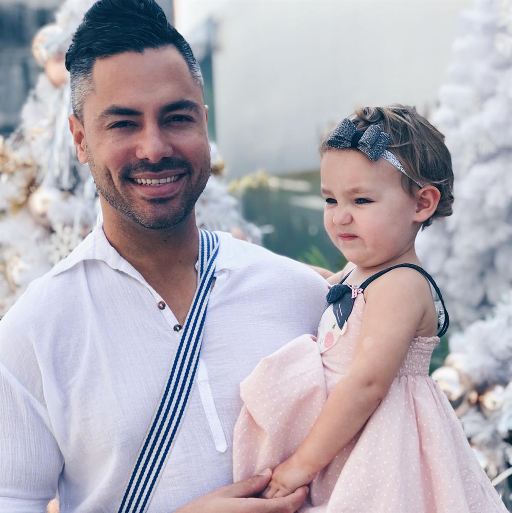 ĐẸP CŨNG PHẢI DO DI TRUYỀN: Mẹ là Hoa hậu Hoàn vũ - bố là Nam vương Quốc tế, bảo sao cô bé này xinh như thiên thần-18