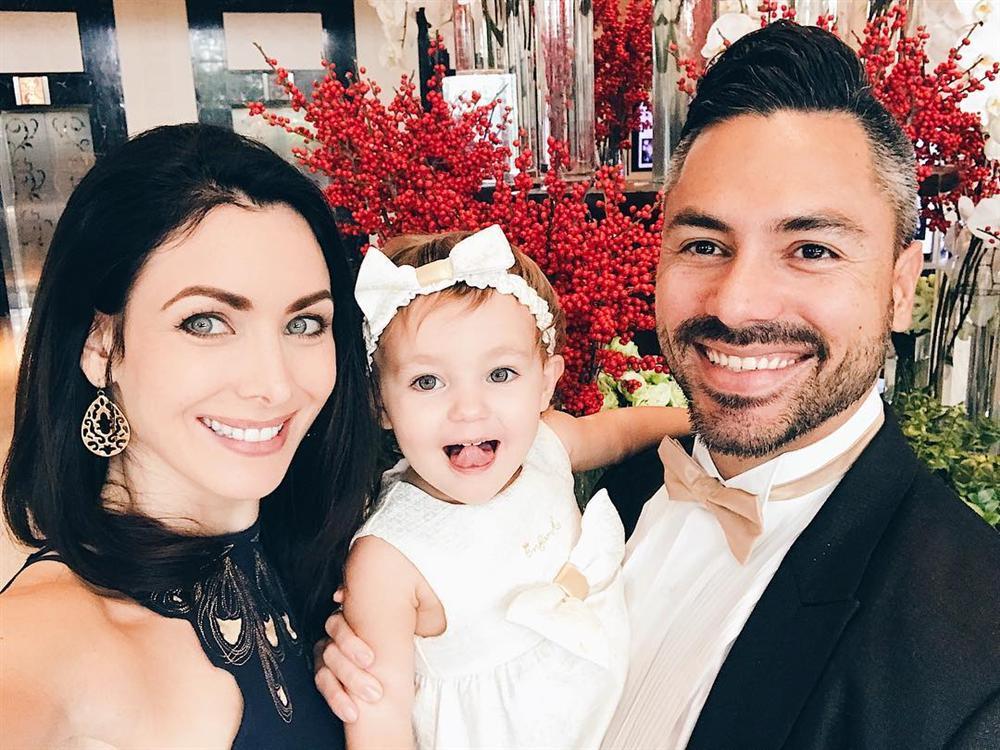 ĐẸP CŨNG PHẢI DO DI TRUYỀN: Mẹ là Hoa hậu Hoàn vũ - bố là Nam vương Quốc tế, bảo sao cô bé này xinh như thiên thần-5