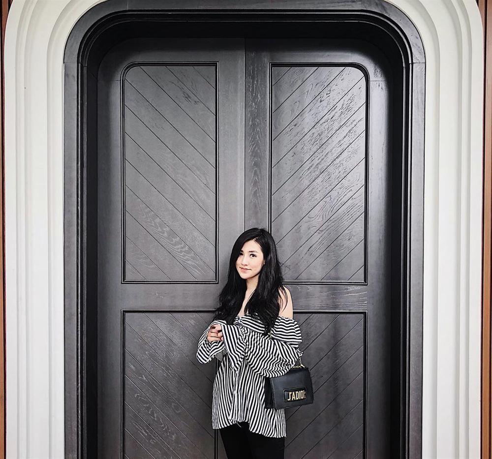 Chỉ là khoe Tết đến cửa thôi mà Á hậu Tú Anh khiến dân tình trầm trồ: Nhà ở đâu sang chảnh thế?-13