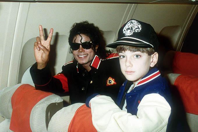 Michael Jackson từng quấy rối sao nhí trong rạp phim-1