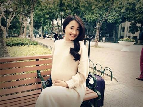 Tái xuất mạng xã hội, Nhã Phương lạnh như băng bất chấp tin đồn sinh con đầu lòng vẫn nóng sốt-1