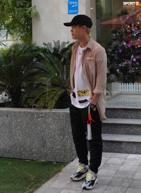 Nghỉ xả hơi: Bùi Tiến Dũng dùng ví 17 triệu, Quế Ngọc Hải đi giày 18 triệu du xuân-5