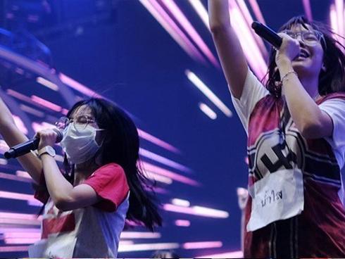 Góa phụ đen vực dậy thành công sau scandal lộ loạt ảnh nhạy cảm-10