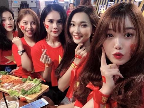 Bạn gái tuyển thủ Việt Nam và những lần đáp trả 'cực gắt' trên mạng