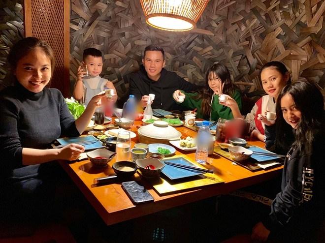 Con gái Tú Dưa lần đầu tiết lộ mối quan hệ với vợ ba của bố-3