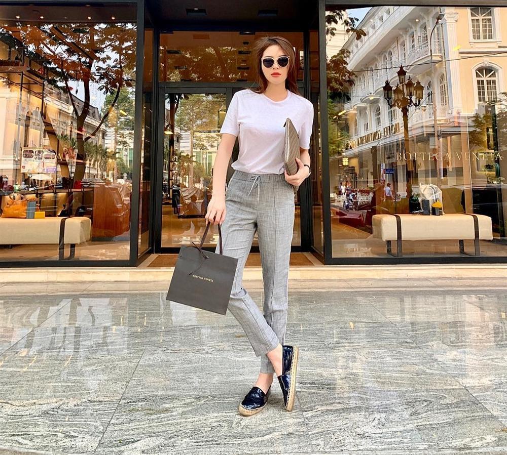 Có ai như Thanh Hằng: Mua hàng hiệu thả ga nhưng lại đổ lỗi cho... Tết-7