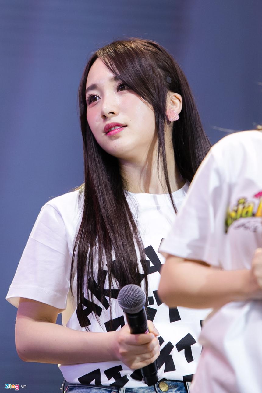 Nét đẹp tươi mới của hot girl 9X, 10X từ nhóm nhạc độc nhất thế giới-4