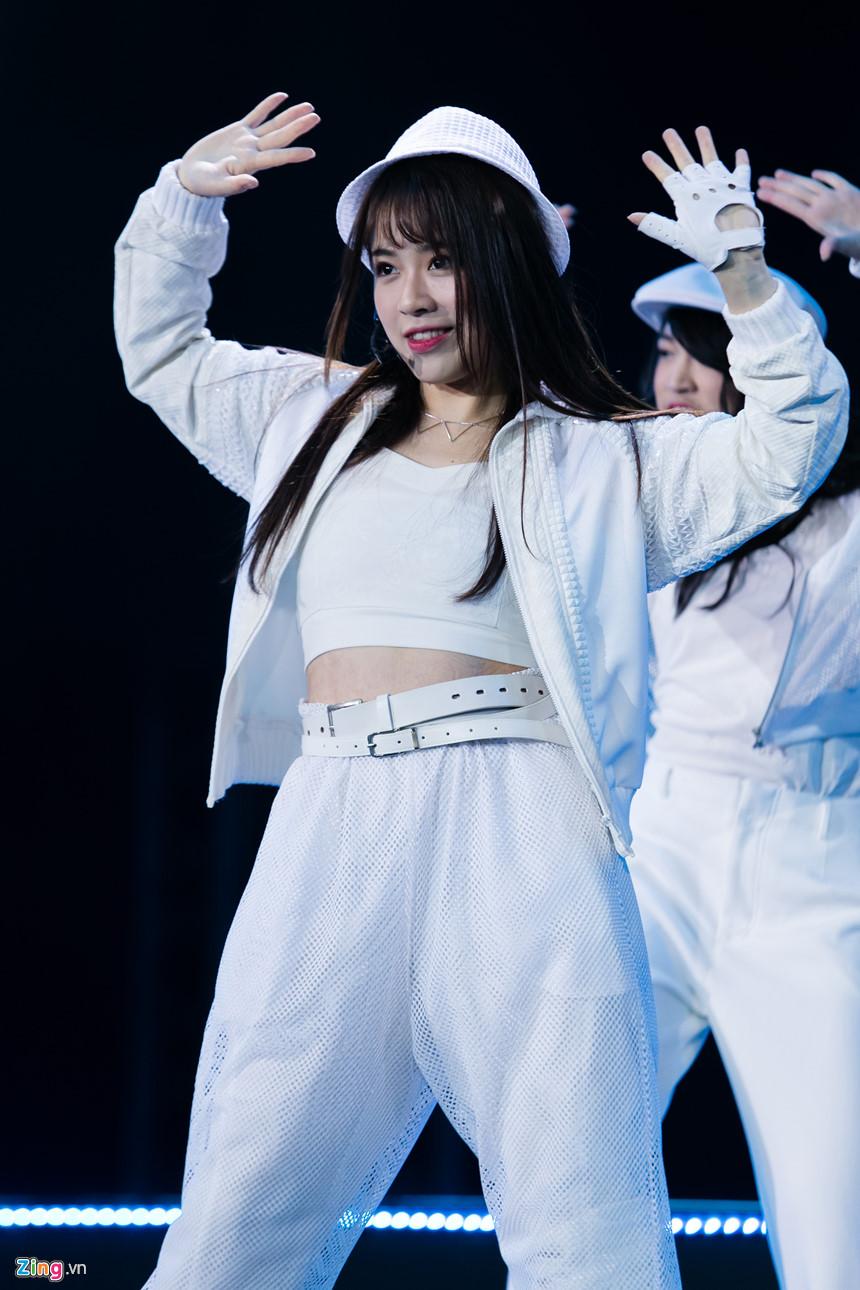 Nét đẹp tươi mới của hot girl 9X, 10X từ nhóm nhạc độc nhất thế giới-10