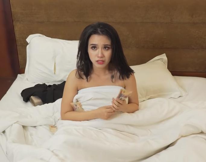 Linh Miu gây sốc khi công khai cảnh nóng một mình với 3 nam diễn viên-2