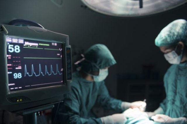 Giấu chồng nâng ngực bằng mỡ tự thân, một phụ nữ tử vong-1