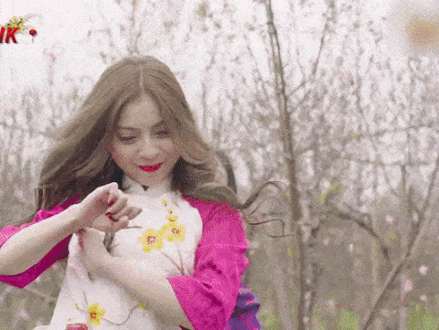 Mặc kệ bị chê hát như đấm vào tai, bạn gái Quang Hải an nhiên thực hiện sự nghiệp kiếm tiền-12