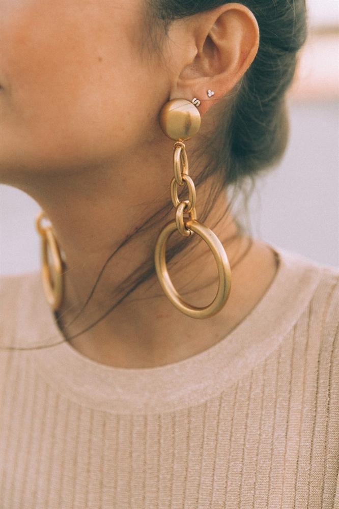 Khuyên tai statement hot thế này không sắm diện Tết hơi phí-5