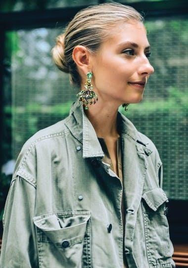 Khuyên tai statement hot thế này không sắm diện Tết hơi phí-6