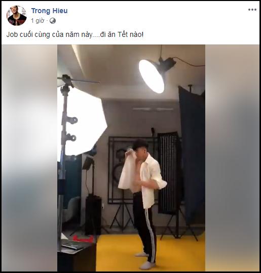 NHÀ SẮP CHÁY: Chẳng những không kín miệng khi ngắm trai 6 múi, Hari Won còn cố tình gọi hồn Trấn Thành để trêu điên-1