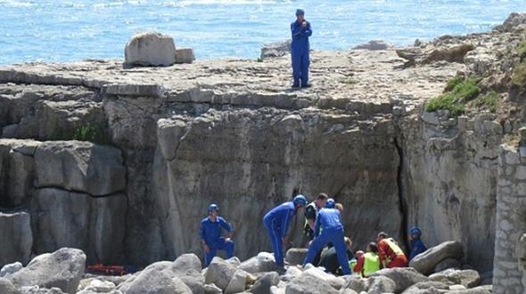 Thai phụ bị ngã xuống vực, bác sĩ lao xuống đỡ đẻ-4