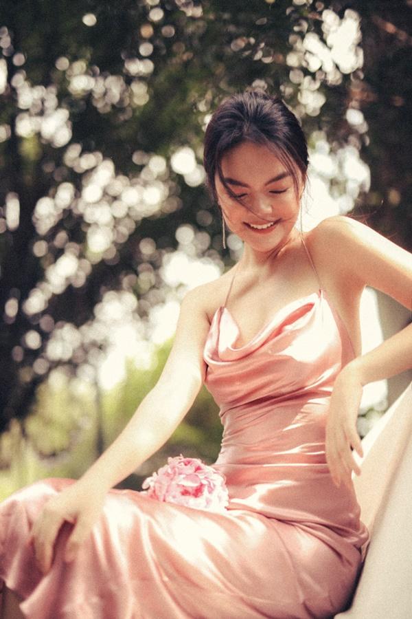 Phạm Quỳnh Anh quá xinh đẹp, hứa sẽ hát nhạc tích cực hơn trong năm tới-11