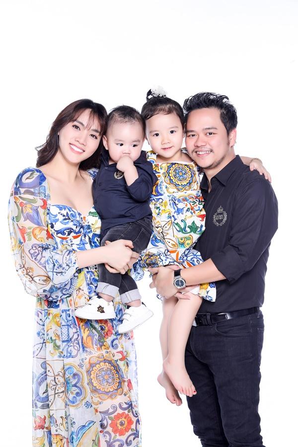 Cựu mẫu Trang Nhung lần đầu hé lộ gương mặt của quý tử 1 tuổi-1