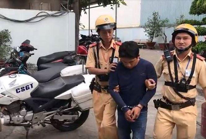 CSGT nổ súng truy bắt tên cướp như phim hành động lúc nửa đêm-1