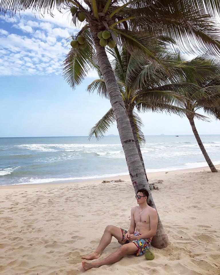 Mặc kệ bị chê hát như đấm vào tai, bạn gái Quang Hải an nhiên thực hiện sự nghiệp kiếm tiền-4