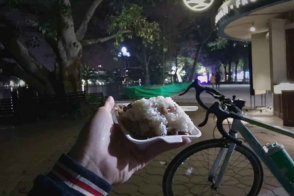 Mặc kệ bị chê hát như đấm vào tai, bạn gái Quang Hải an nhiên thực hiện sự nghiệp kiếm tiền-10