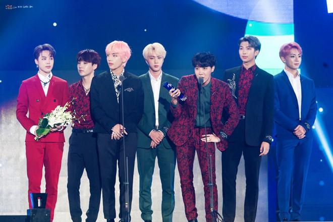 Sao thị phi rơi thẳng đầu năm 2018, Hòa Minzy từ ngôi sao được yêu thích đến nữ ca sĩ bị fan quay lưng-5