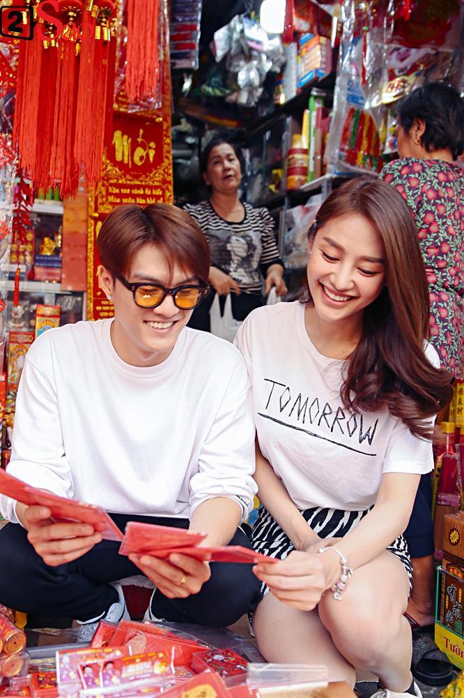 Ngắm Linh Chi - Lâm Vinh Hải tình tứ đi chợ Tết, ai cũng mong cặp đôi sớm báo hỷ trong năm mới Kỷ Hợi-4
