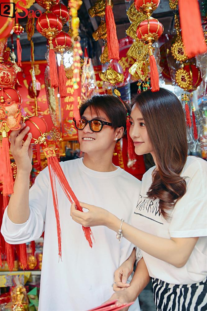 Ngắm Linh Chi - Lâm Vinh Hải tình tứ đi chợ Tết, ai cũng mong cặp đôi sớm báo hỷ trong năm mới Kỷ Hợi-6
