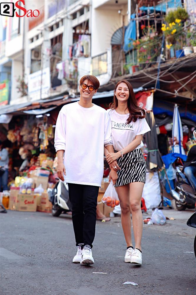 Ngắm Linh Chi - Lâm Vinh Hải tình tứ đi chợ Tết, ai cũng mong cặp đôi sớm báo hỷ trong năm mới Kỷ Hợi-13