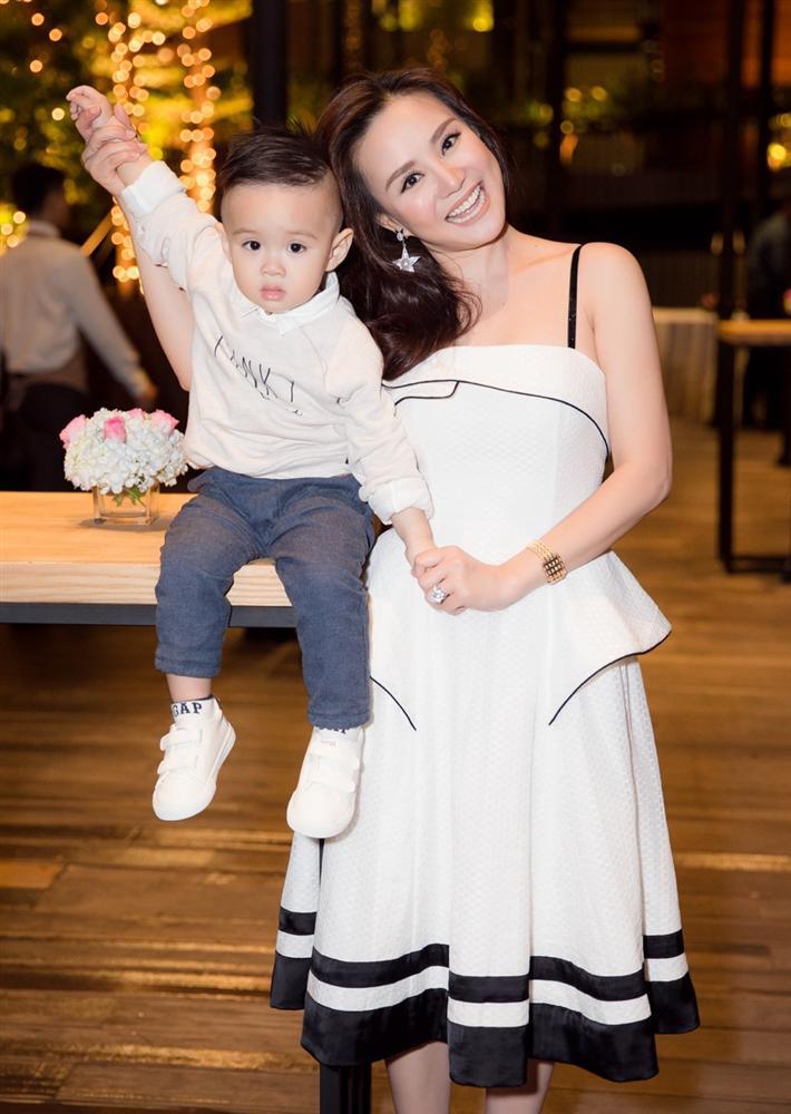 Khẩu chiến Vy Oanh - Thu Hoài trên mạng xã hội: Một loạt bí mật động trời của showbiz Việt đã được khui ra?-4